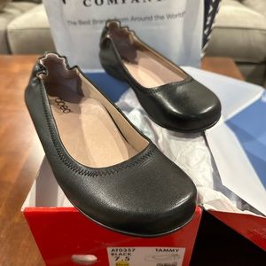 Women’s 7.5M Abeo flats